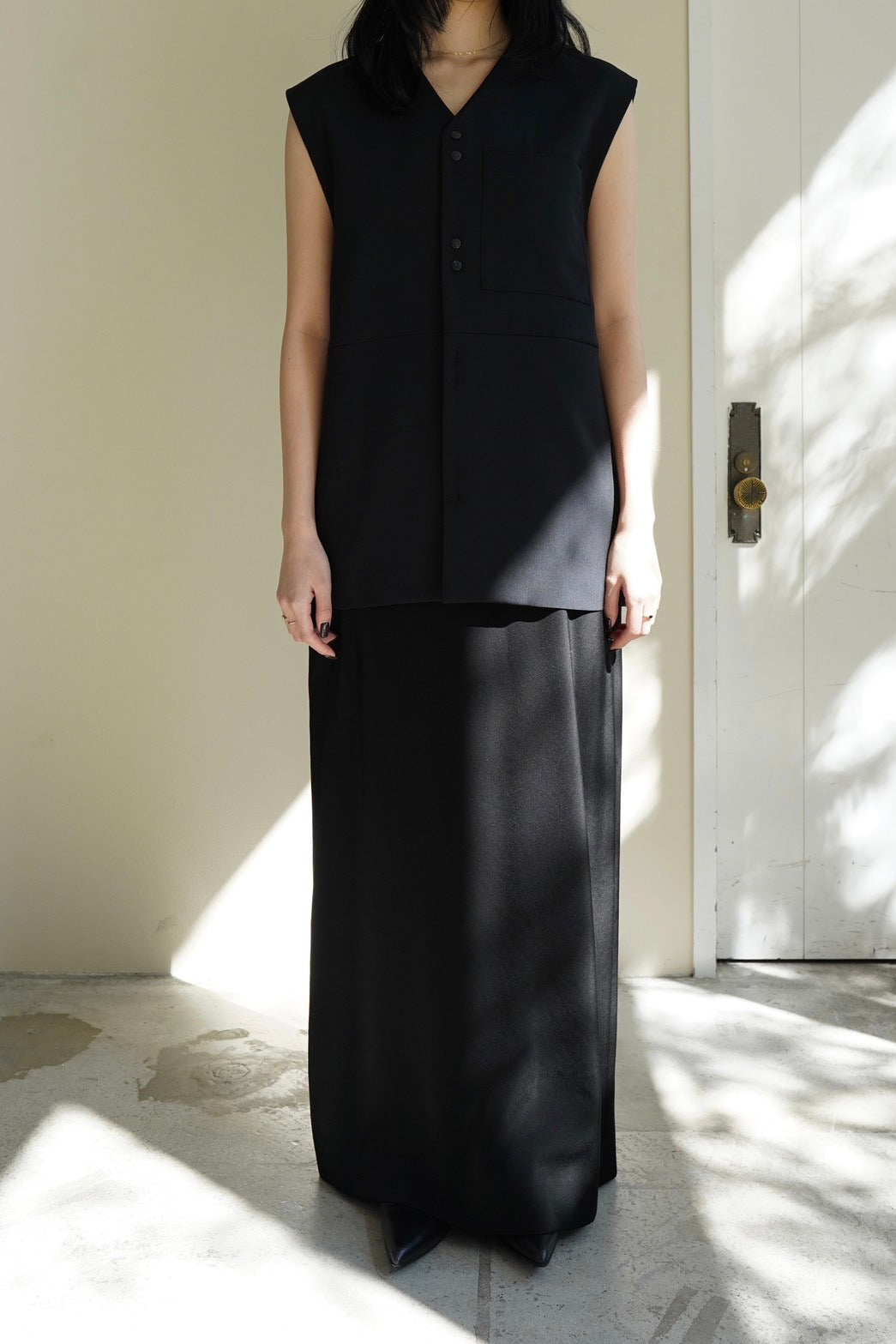 V-neck vest - BLACK