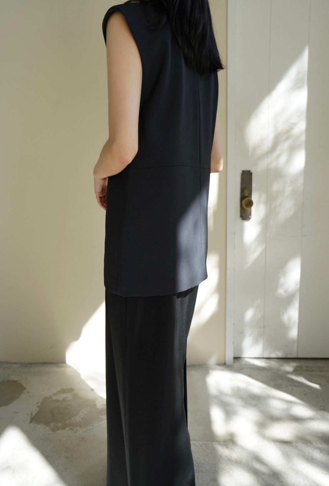 V-neck vest - BLACK