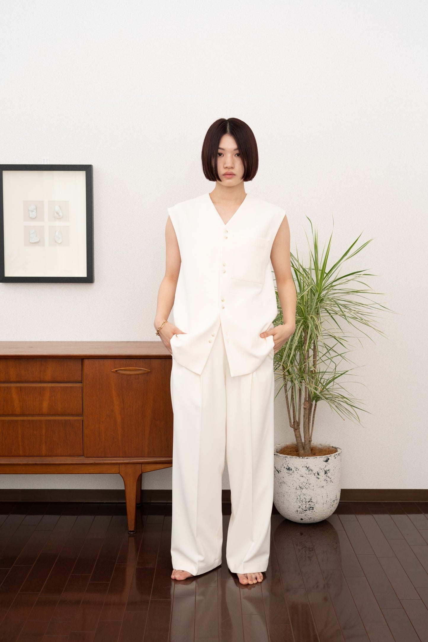 V-neck vest - OFF WHITE