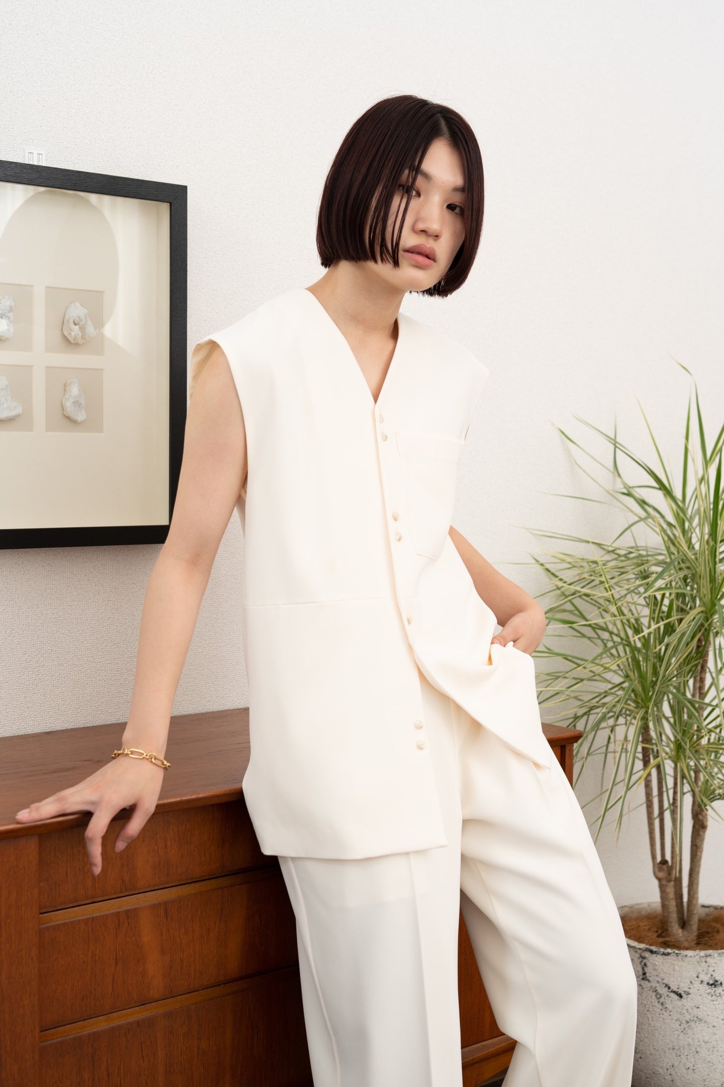 V-neck vest - OFF WHITE