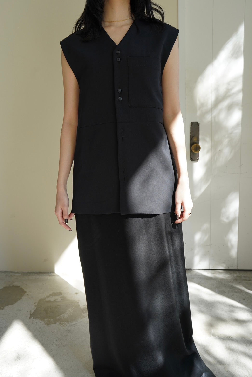 V-neck vest - BLACK