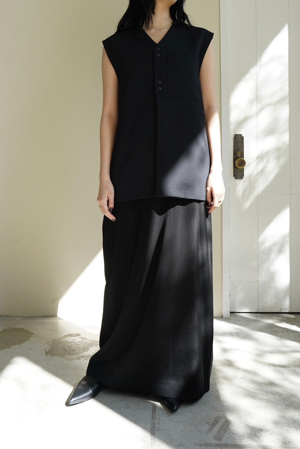 V-neck vest - BLACK