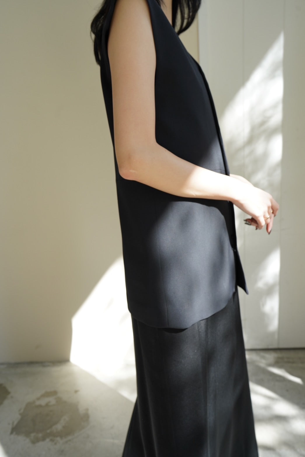 V-neck vest - BLACK