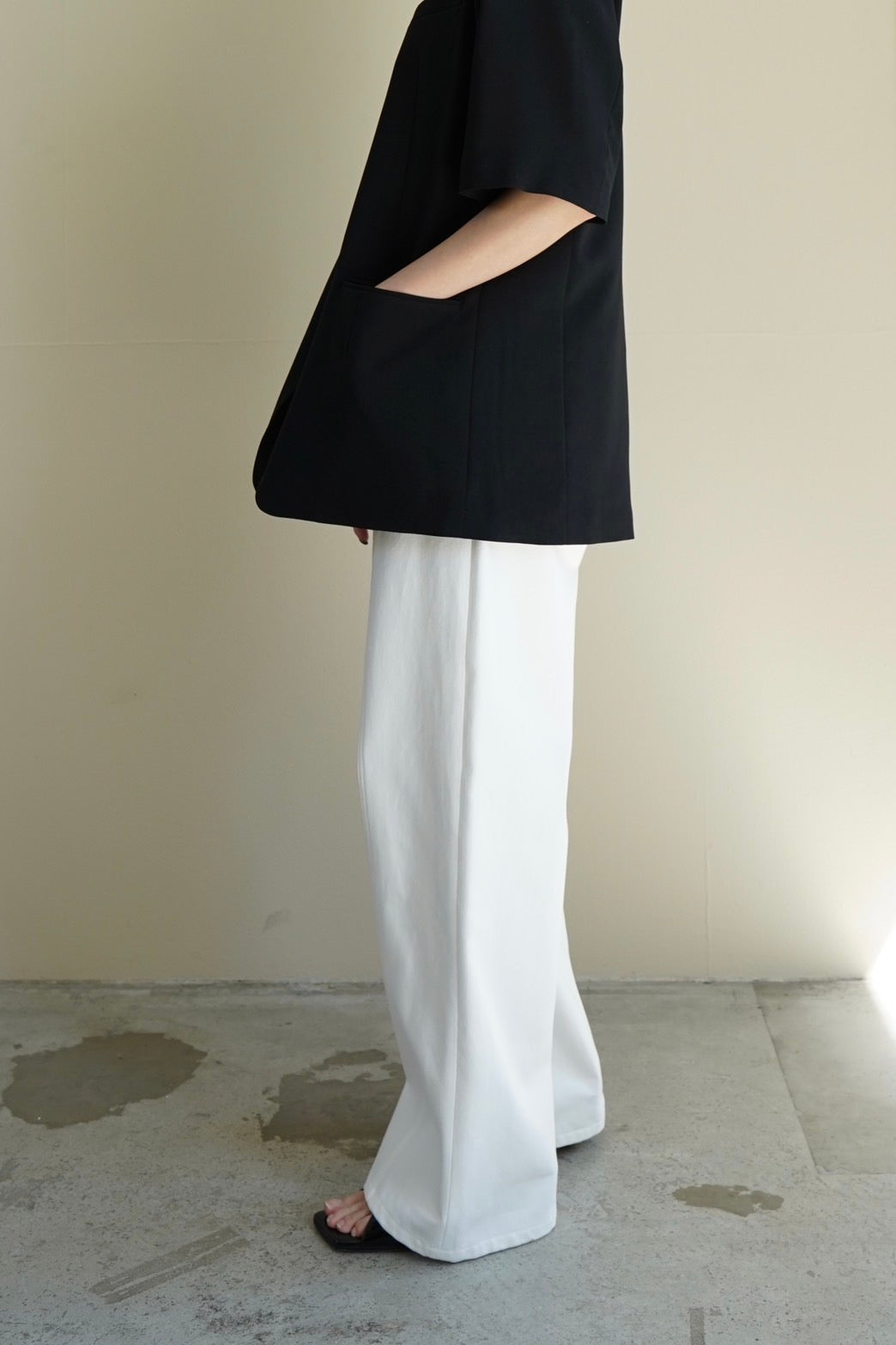 Half Sleeve Jacket - BLACK
