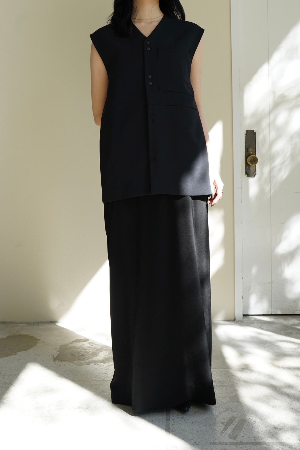 V-neck vest - BLACK