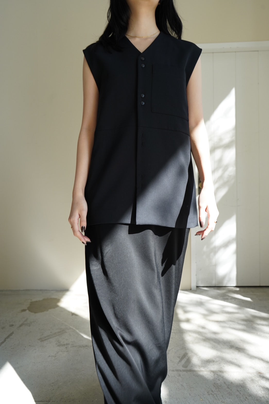 V-neck vest - BLACK