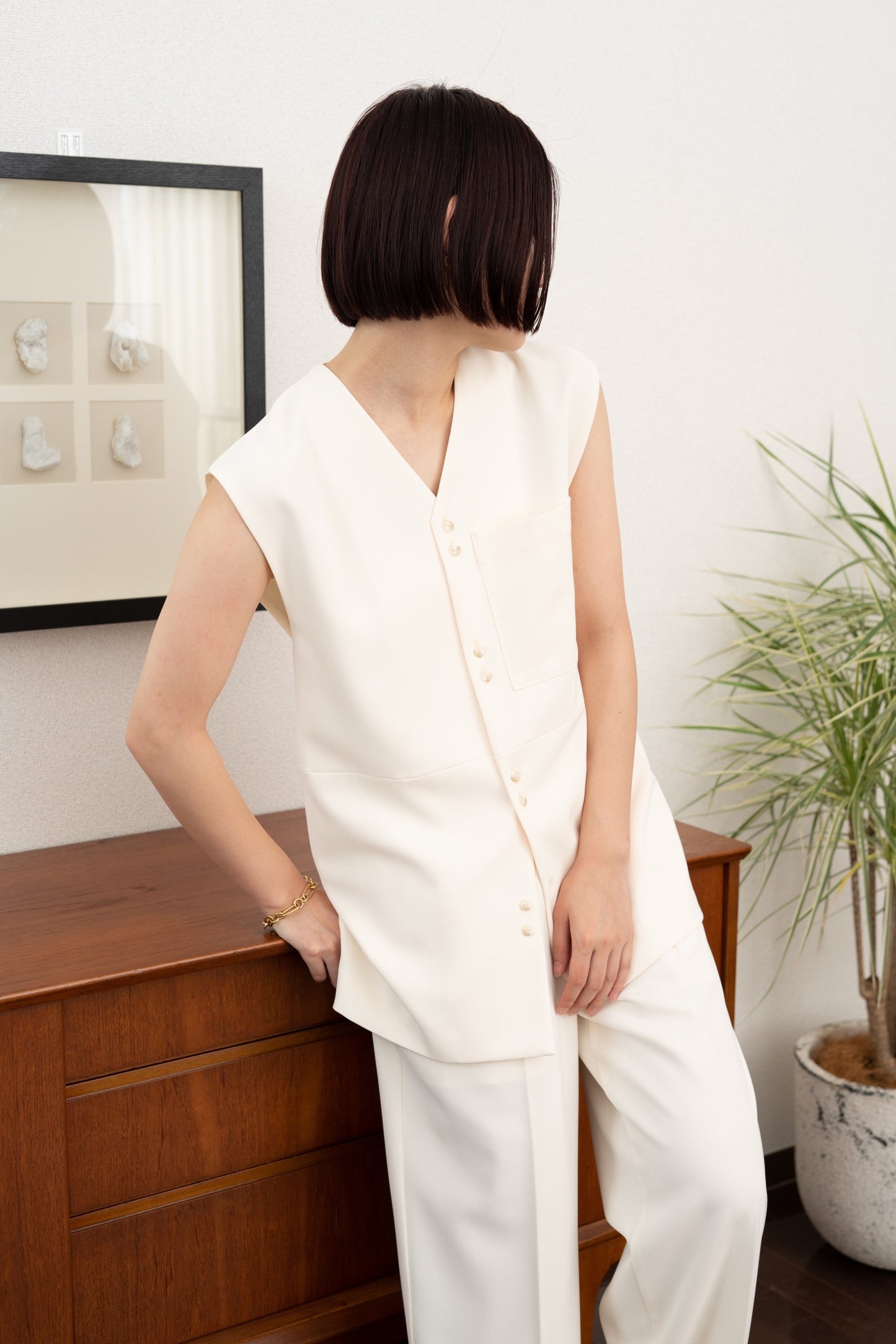 V-neck vest - OFF WHITE