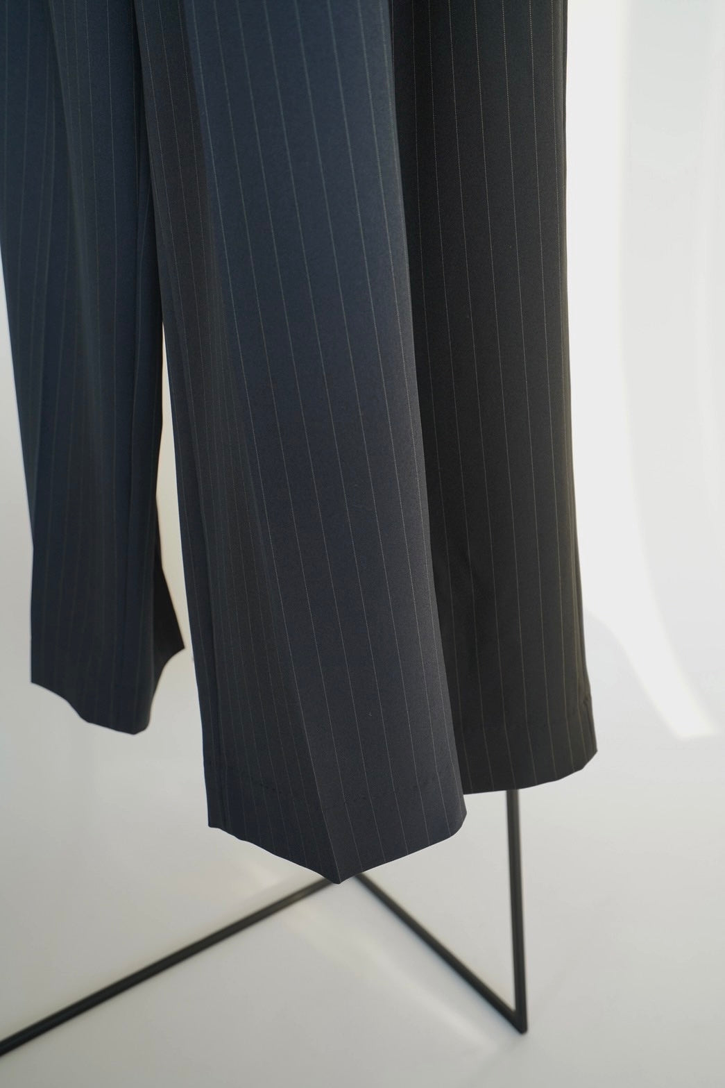 Stripe wide slacks - NAVY
