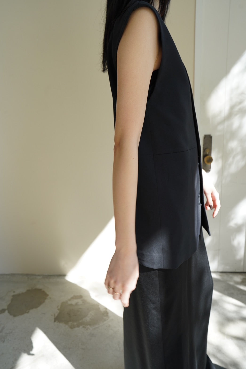 V-neck vest - BLACK