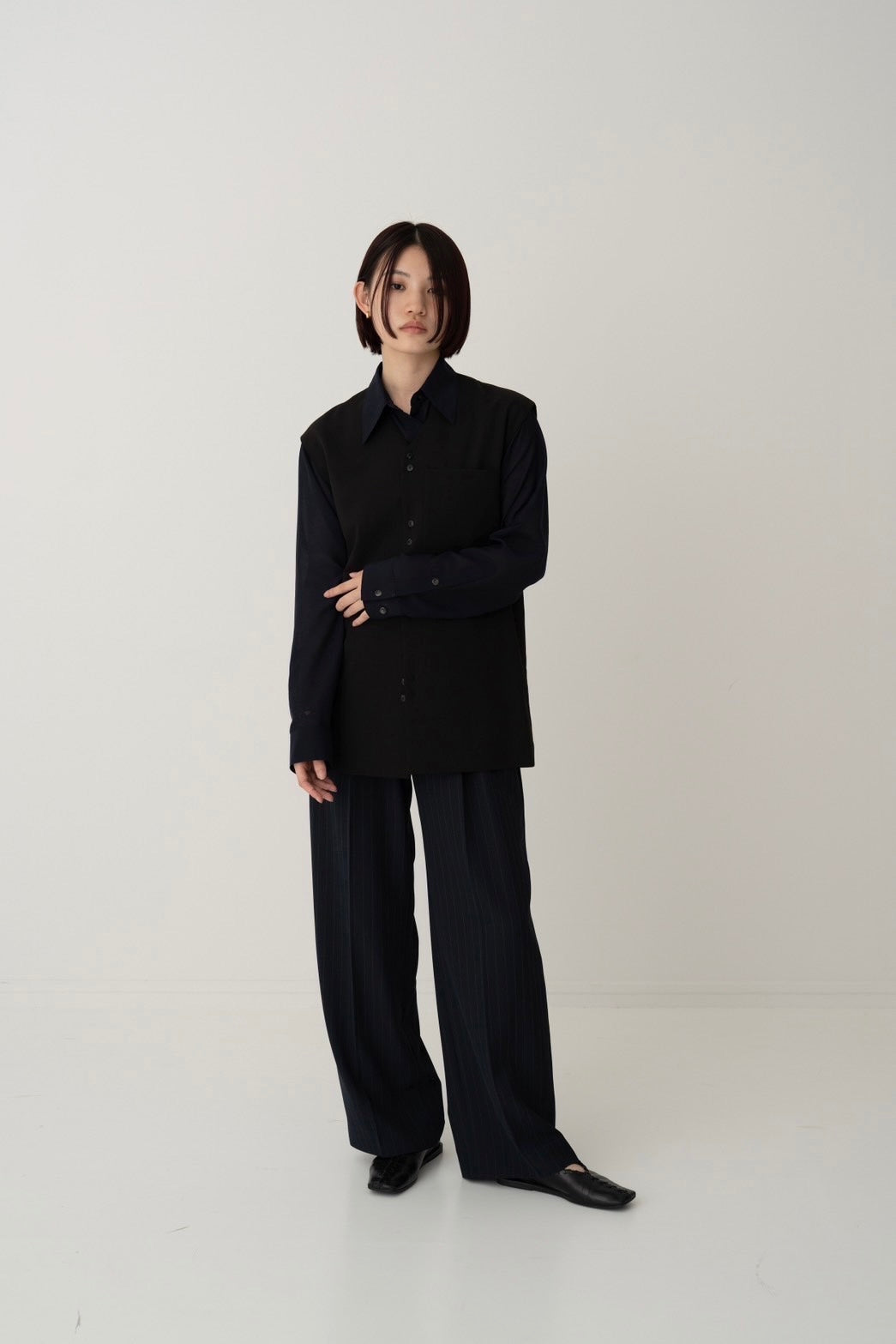 V-neck vest - BLACK