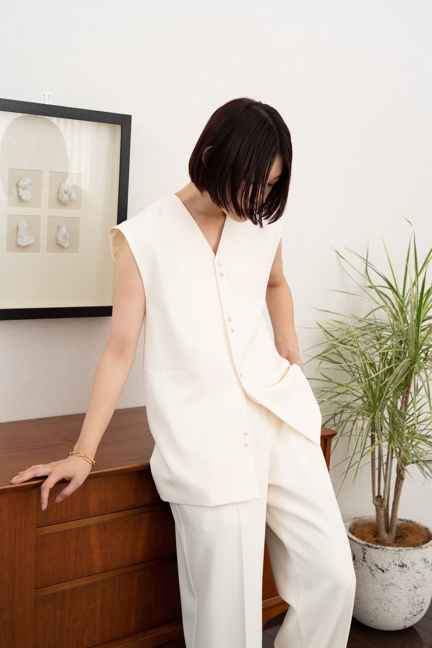 V-neck vest - OFF WHITE
