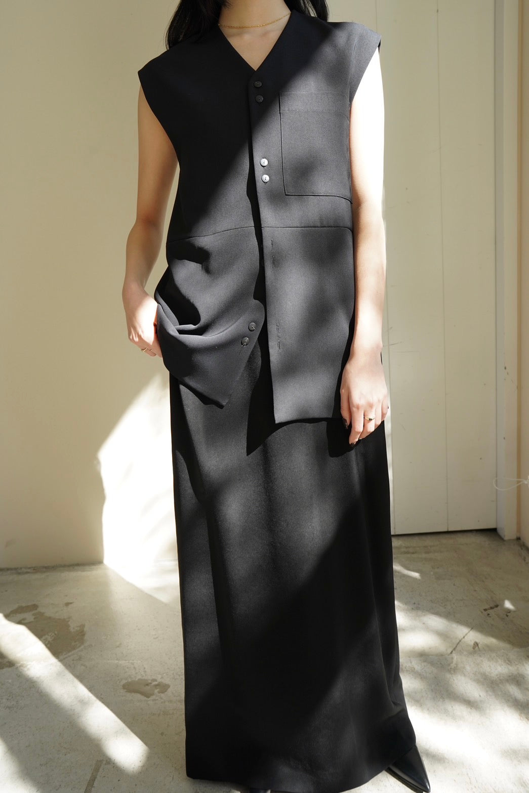 V-neck vest - BLACK