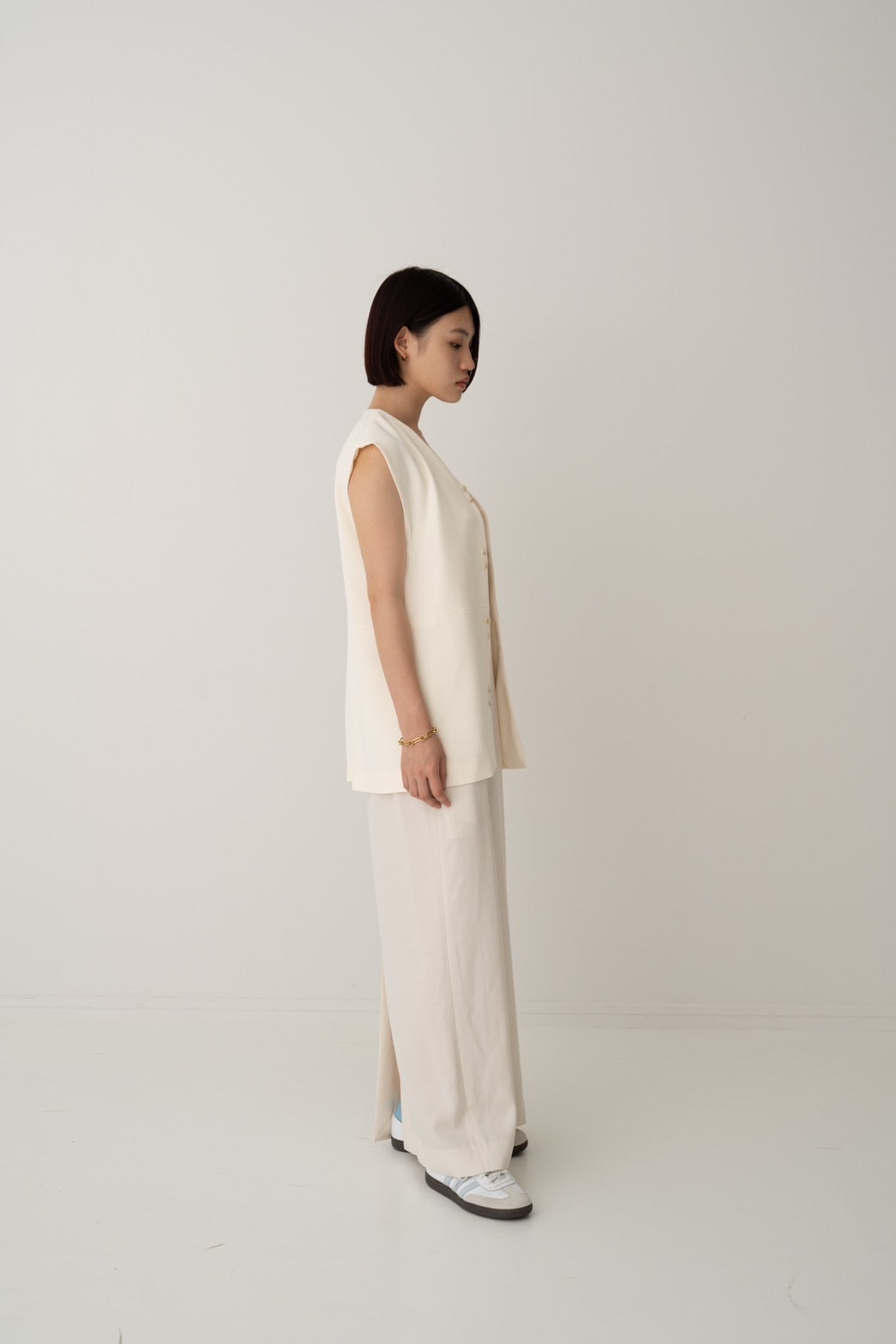 V-neck vest - OFF WHITE