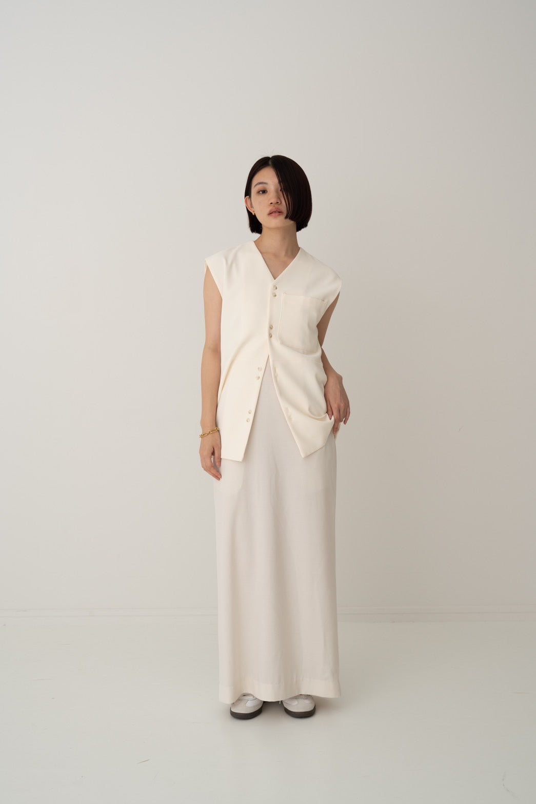 V-neck vest - OFF WHITE