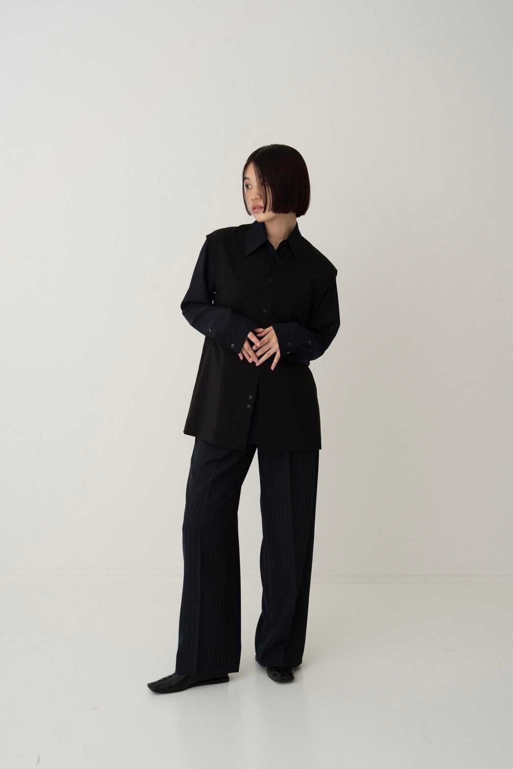 V-neck vest - BLACK