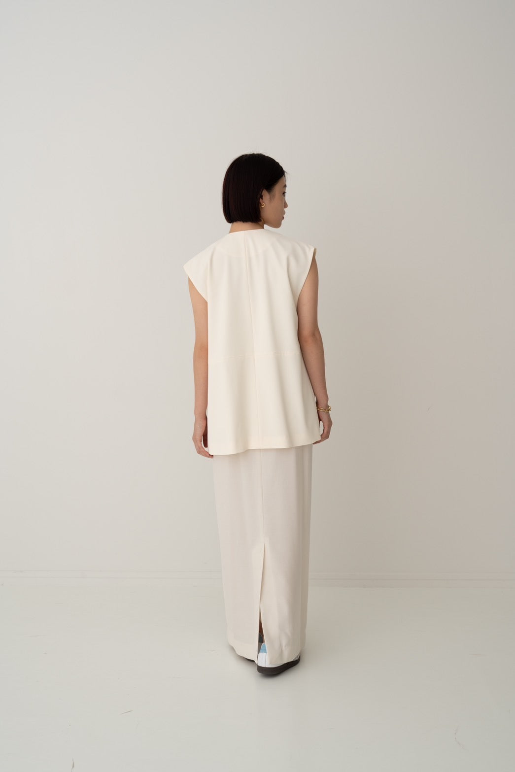V-neck vest - OFF WHITE