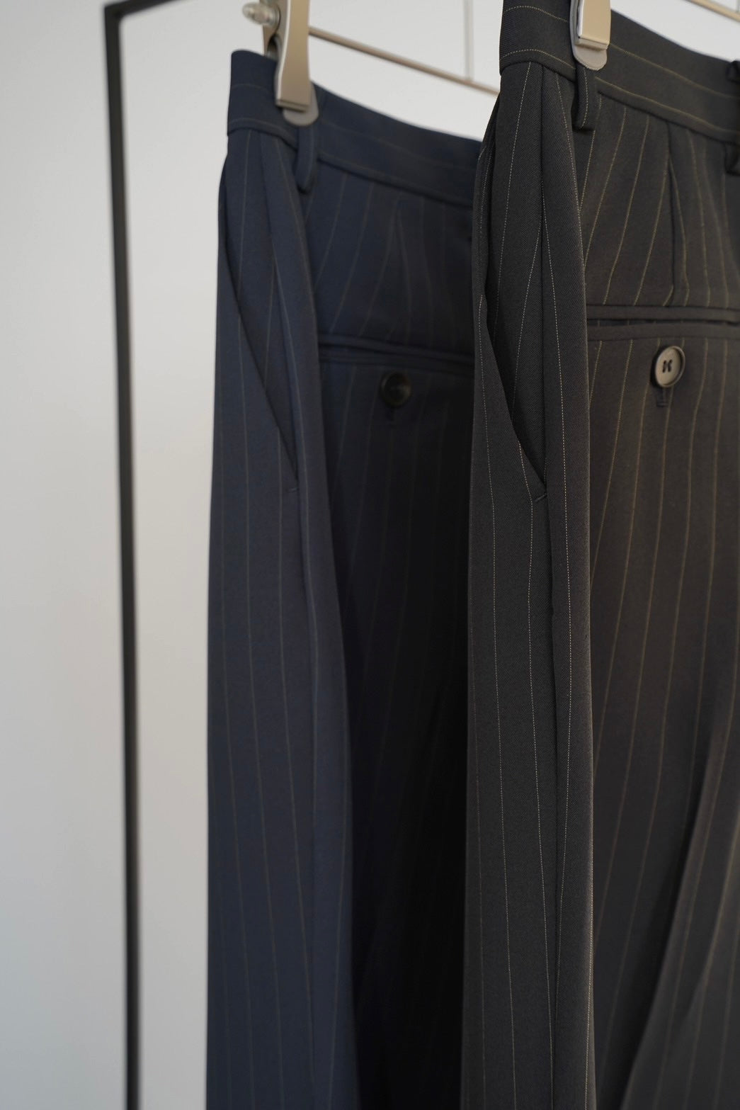 Stripe wide slacks - NAVY