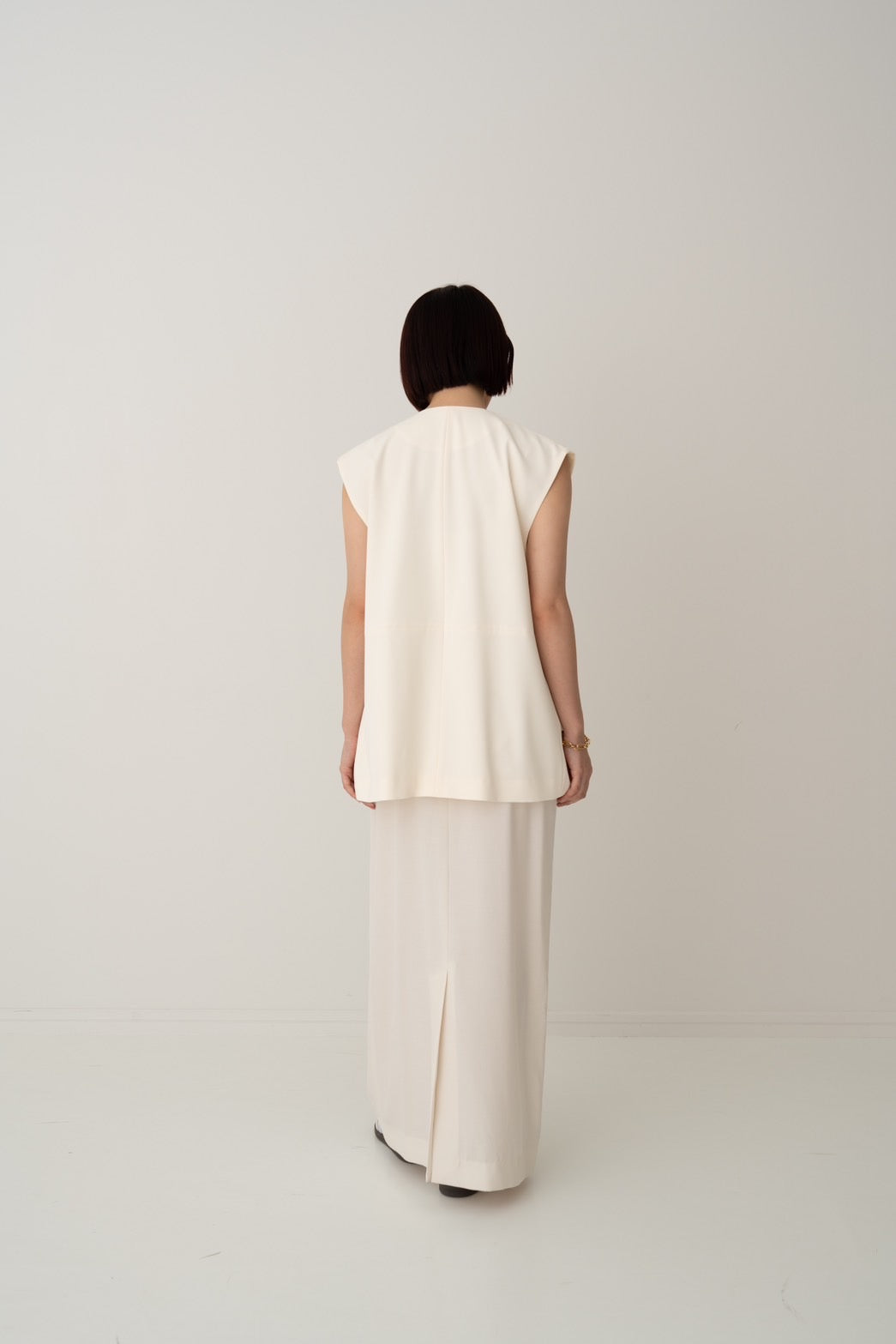 V-neck vest - OFF WHITE