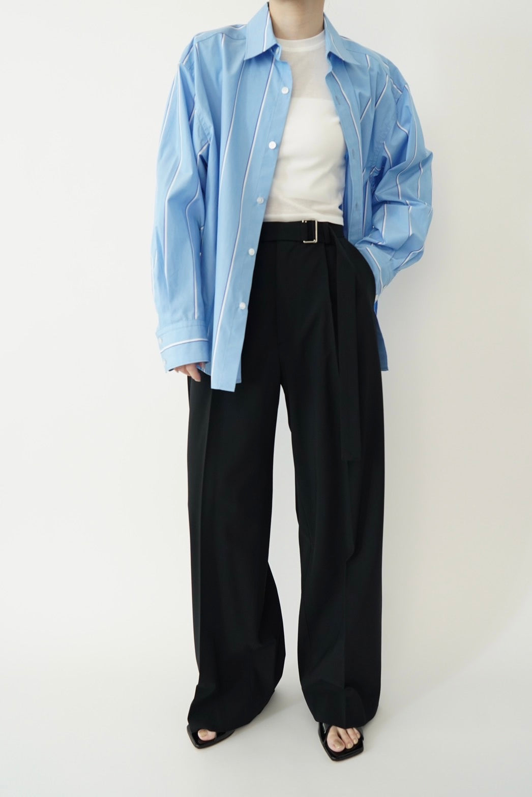 Belted tuck pants - BLACK