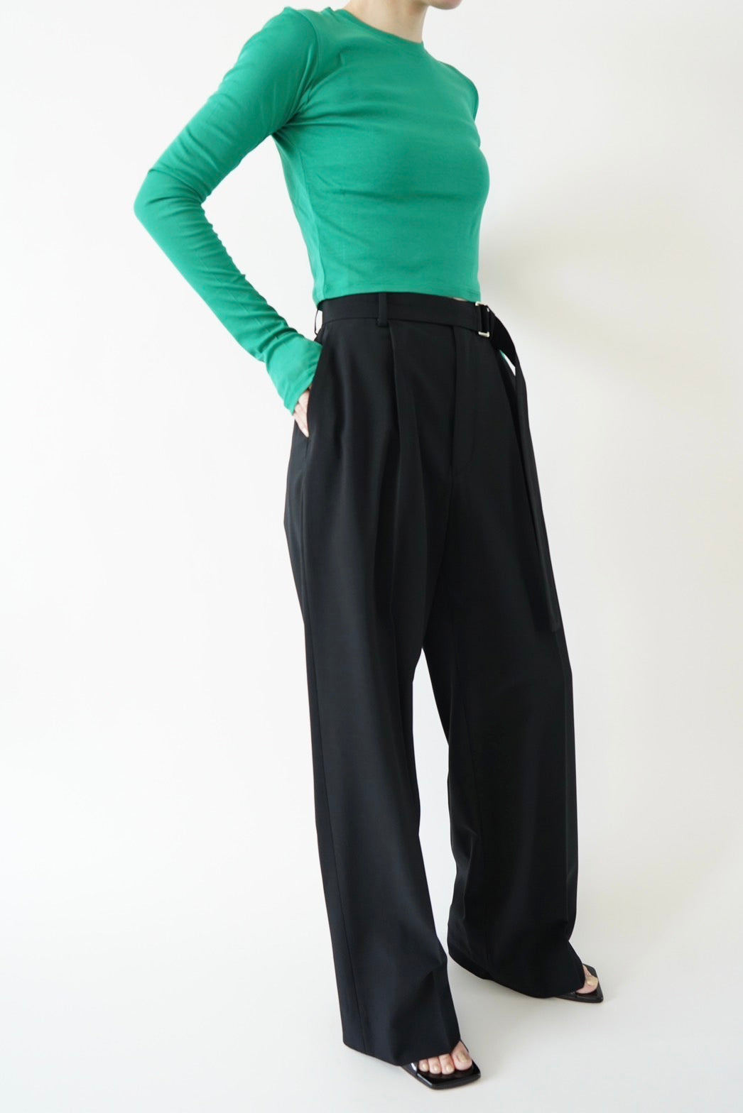 Belted tuck pants - BLACK