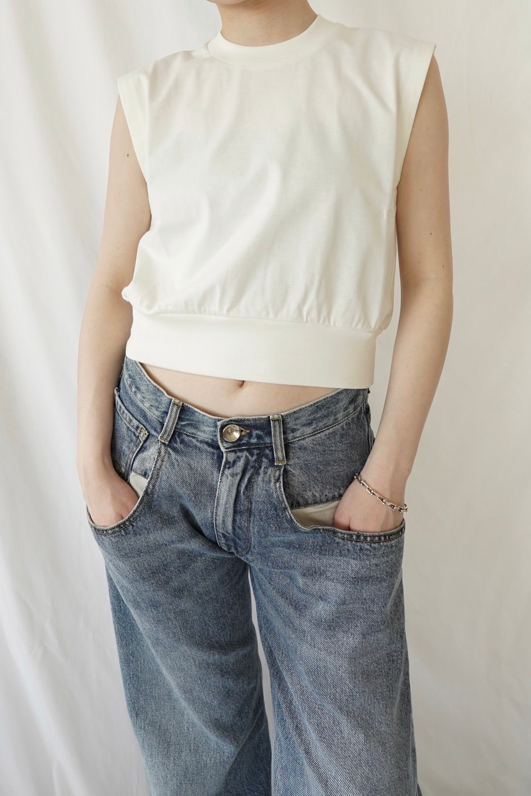 Sleeveless C/S - WHITE
