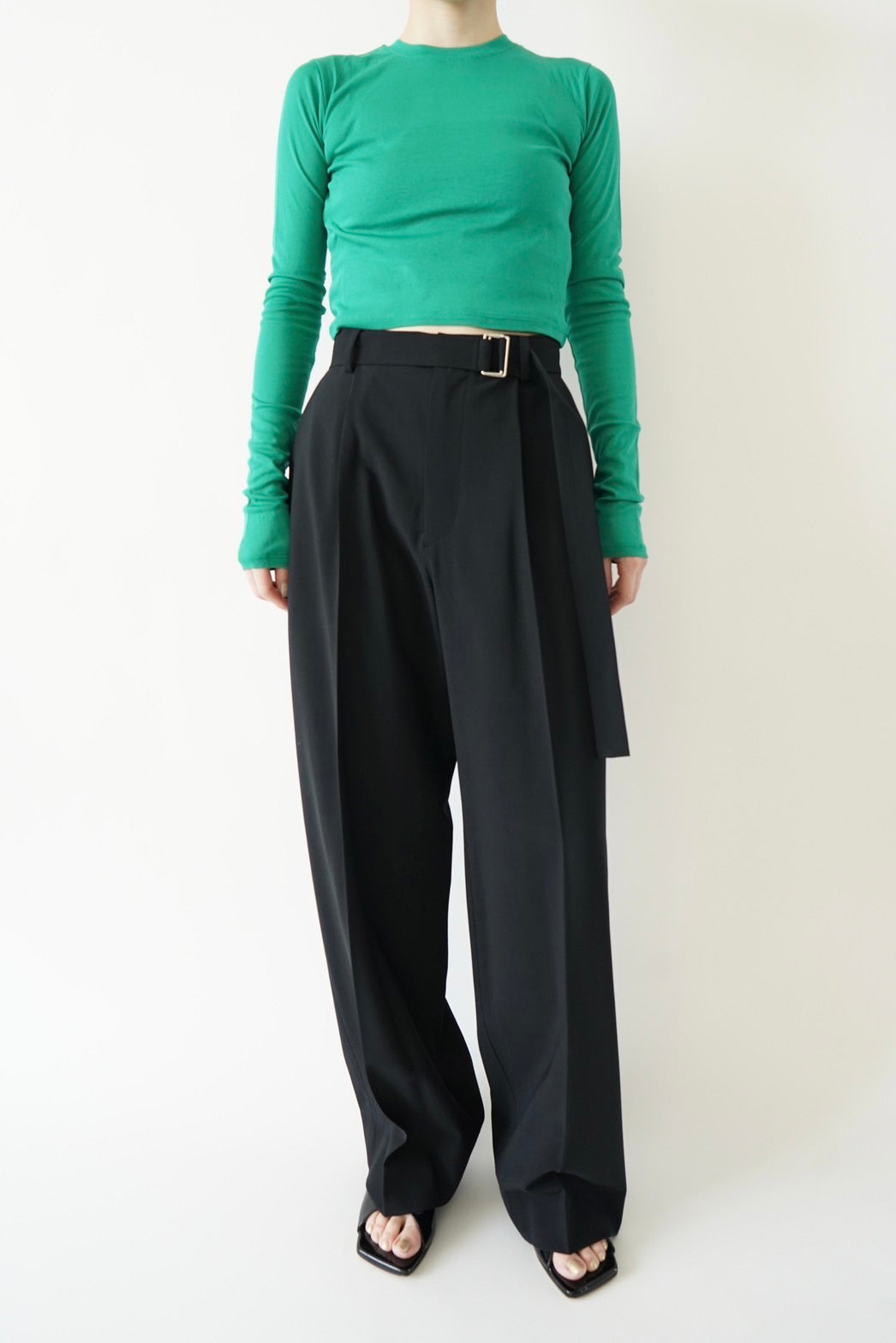 Belted tuck pants - BLACK