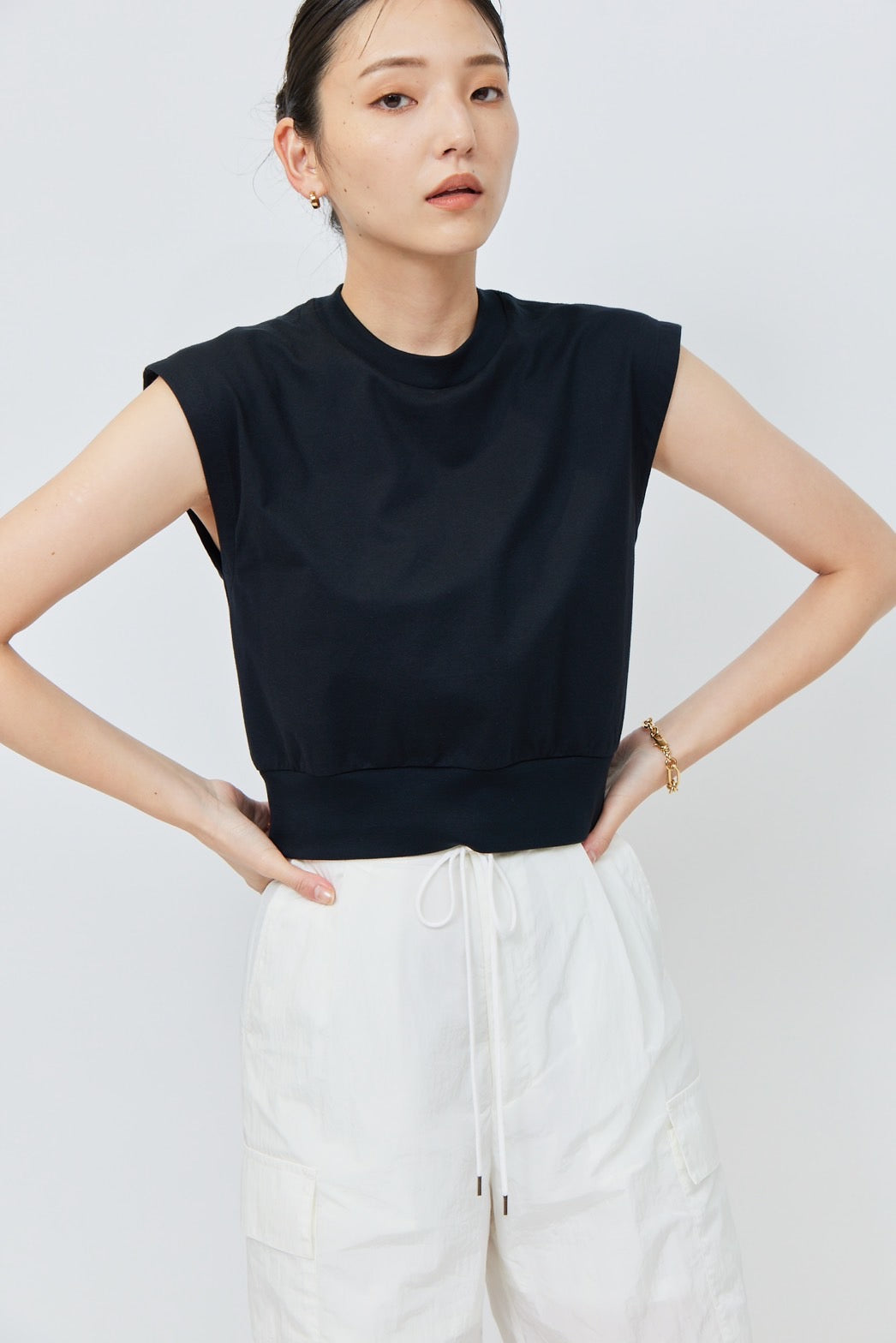 Sleeveless C/S - BLACK