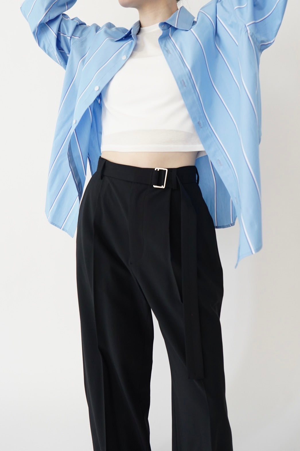 Belted tuck pants - BLACK