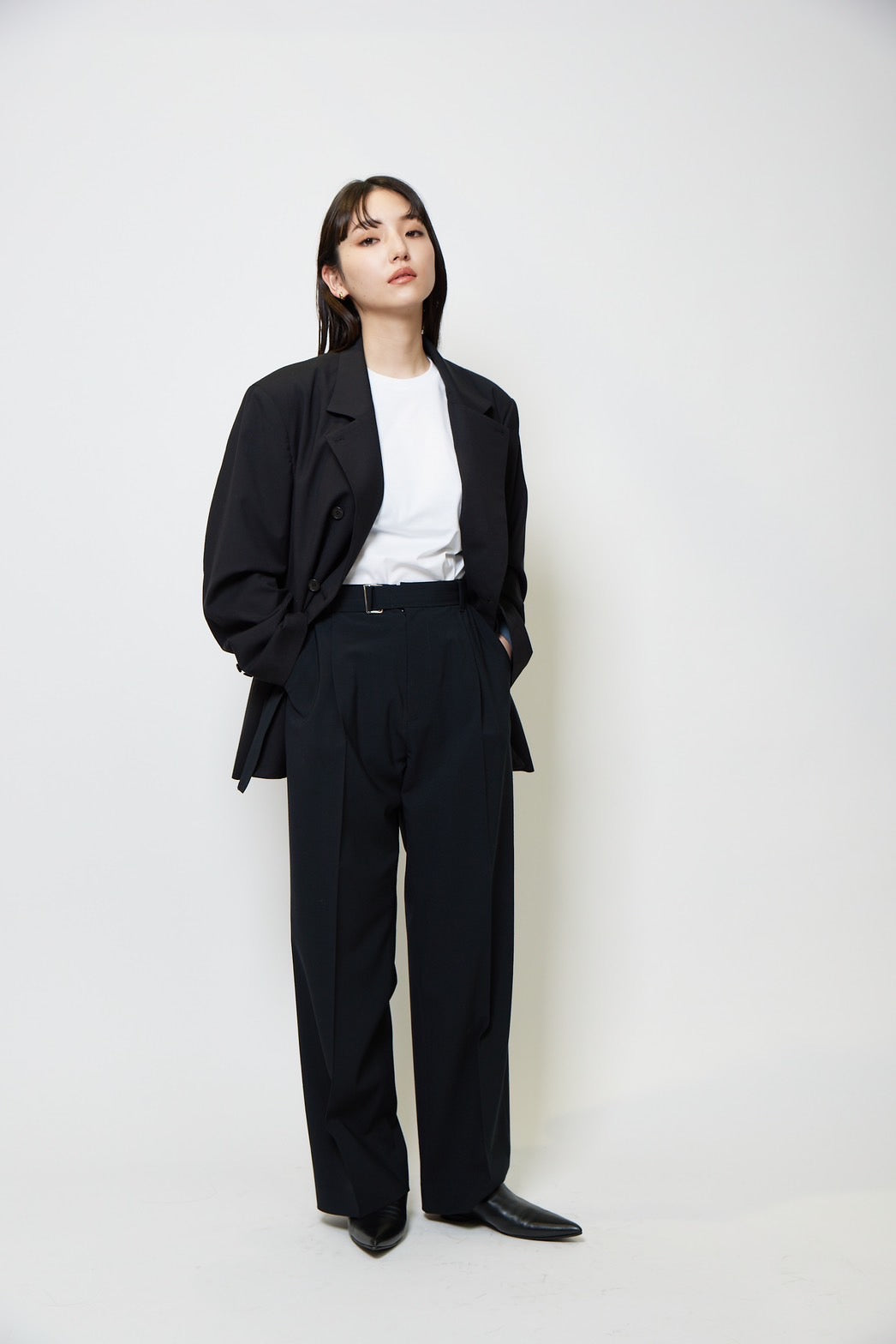 Belted tuck pants - BLACK
