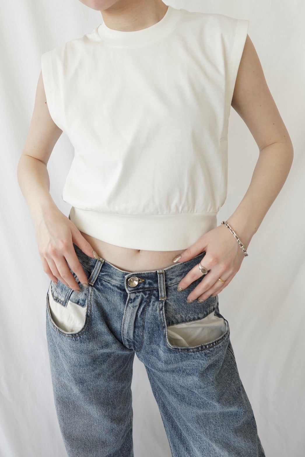 Sleeveless C/S - WHITE