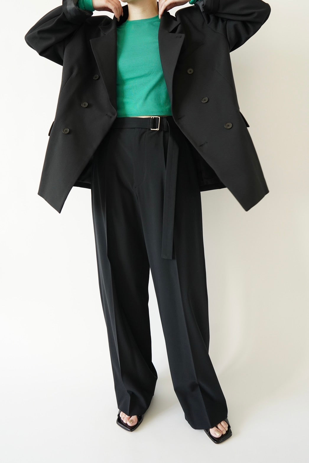 Belted tuck pants - BLACK