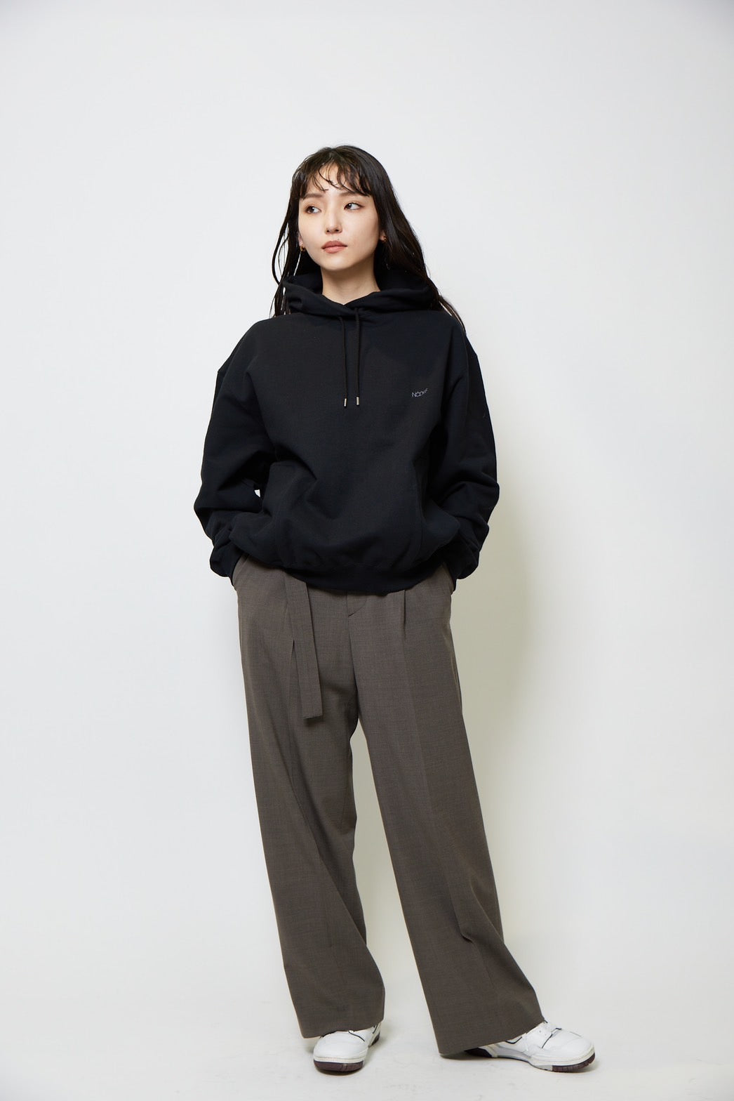 Belted tuck pants - BROWN