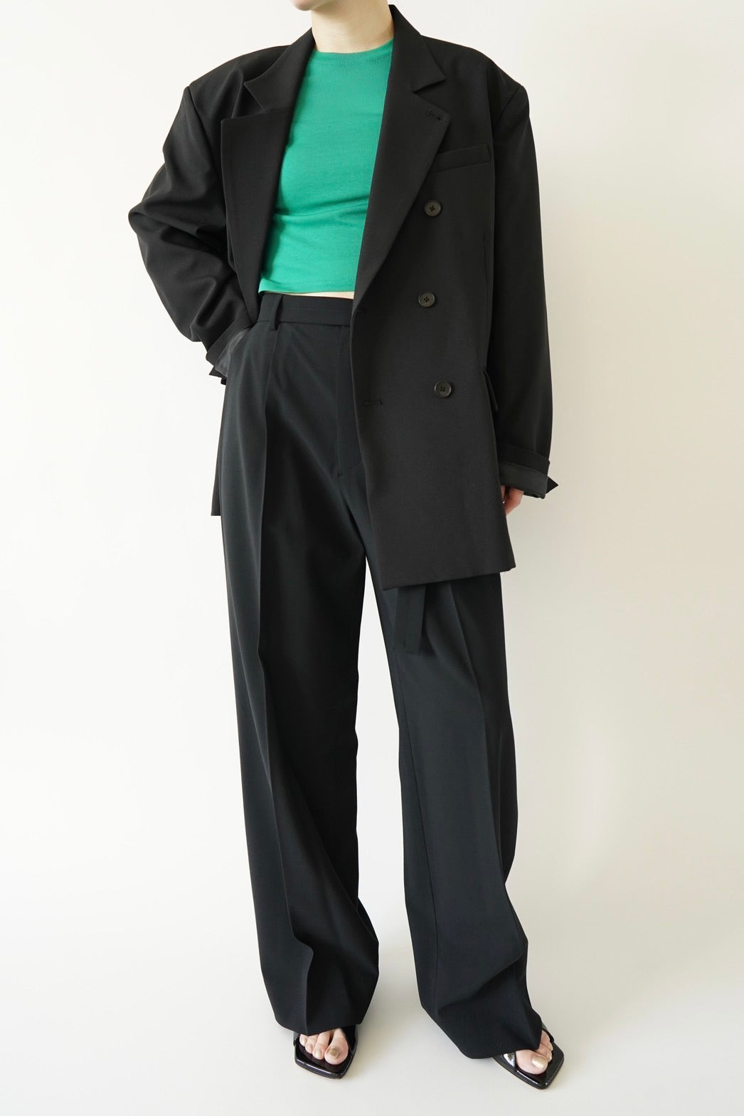 Belted tuck pants - BLACK