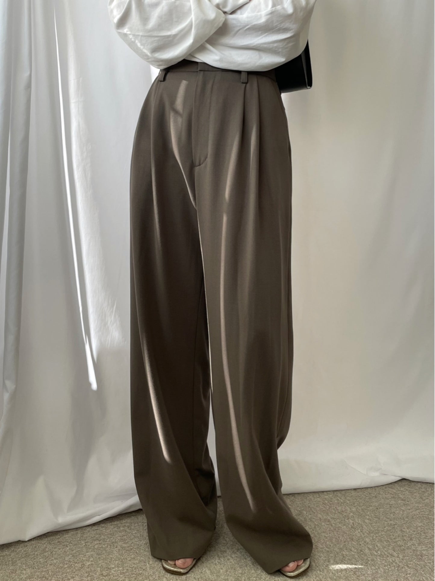 TUCK WIDE PANTS