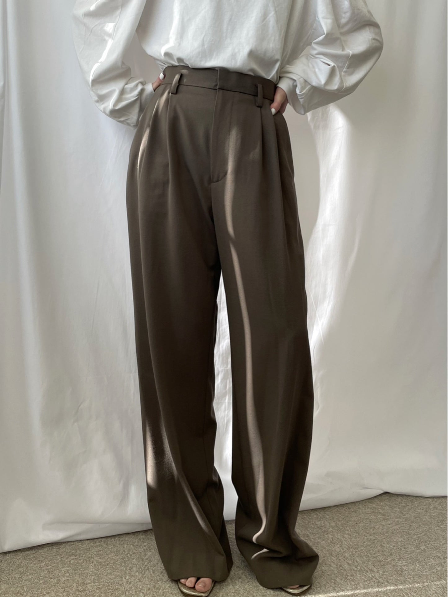 TUCK WIDE PANTS