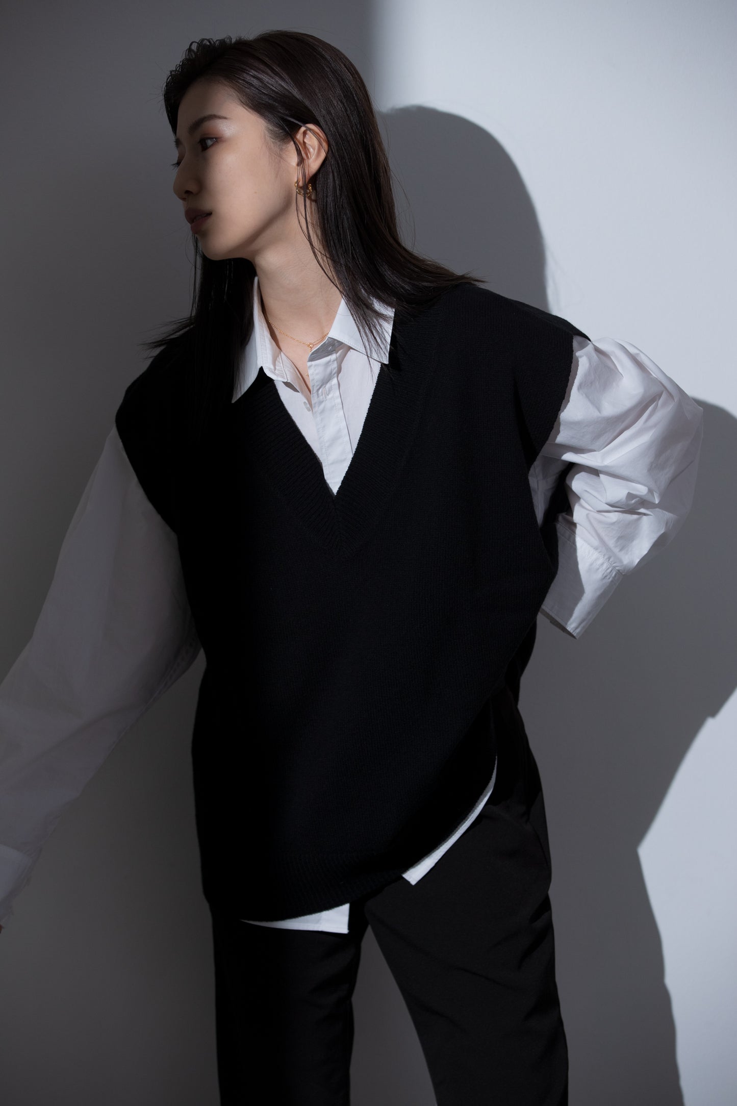 V-NECK KNIT VEST