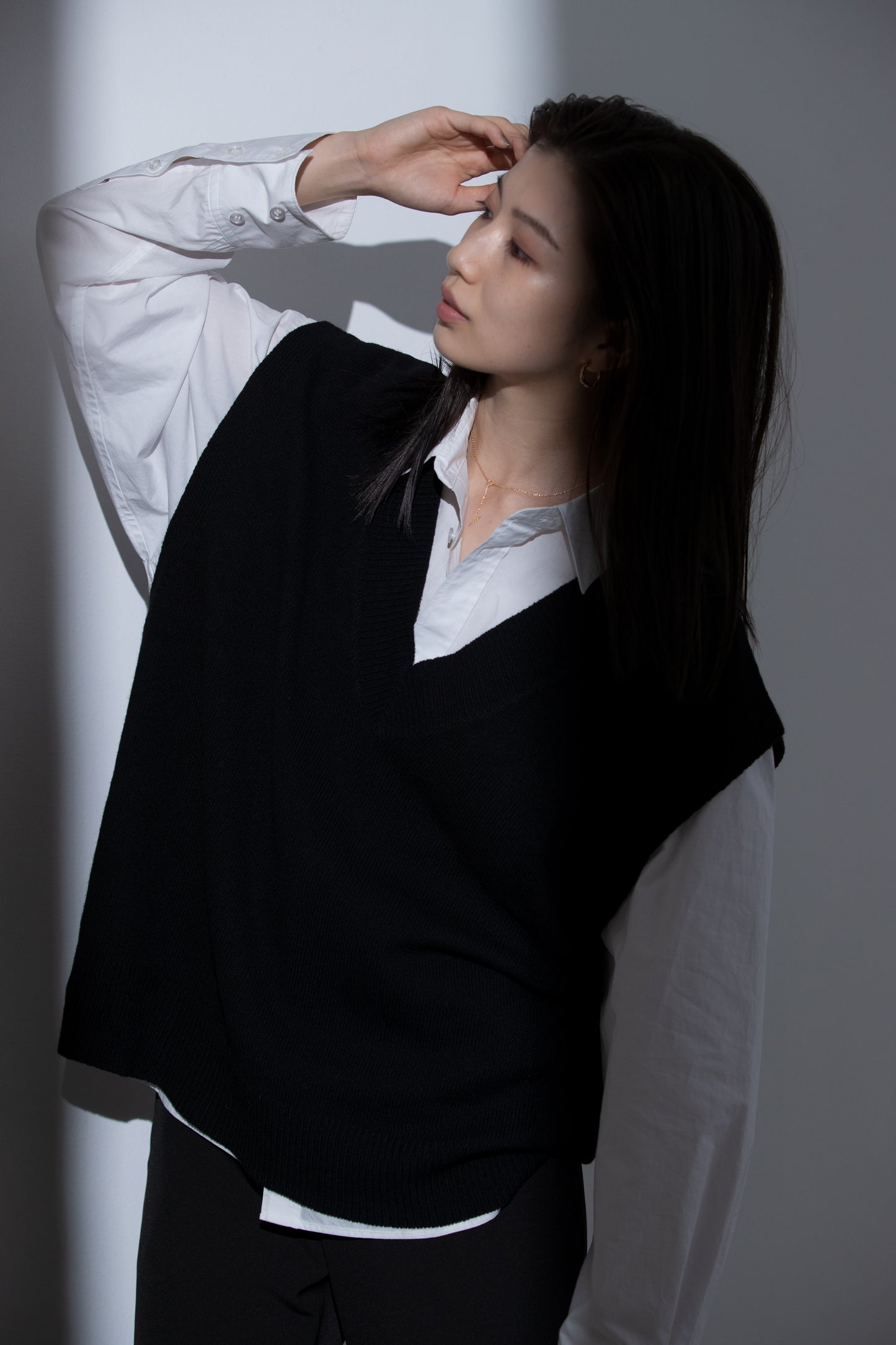 V-NECK KNIT VEST