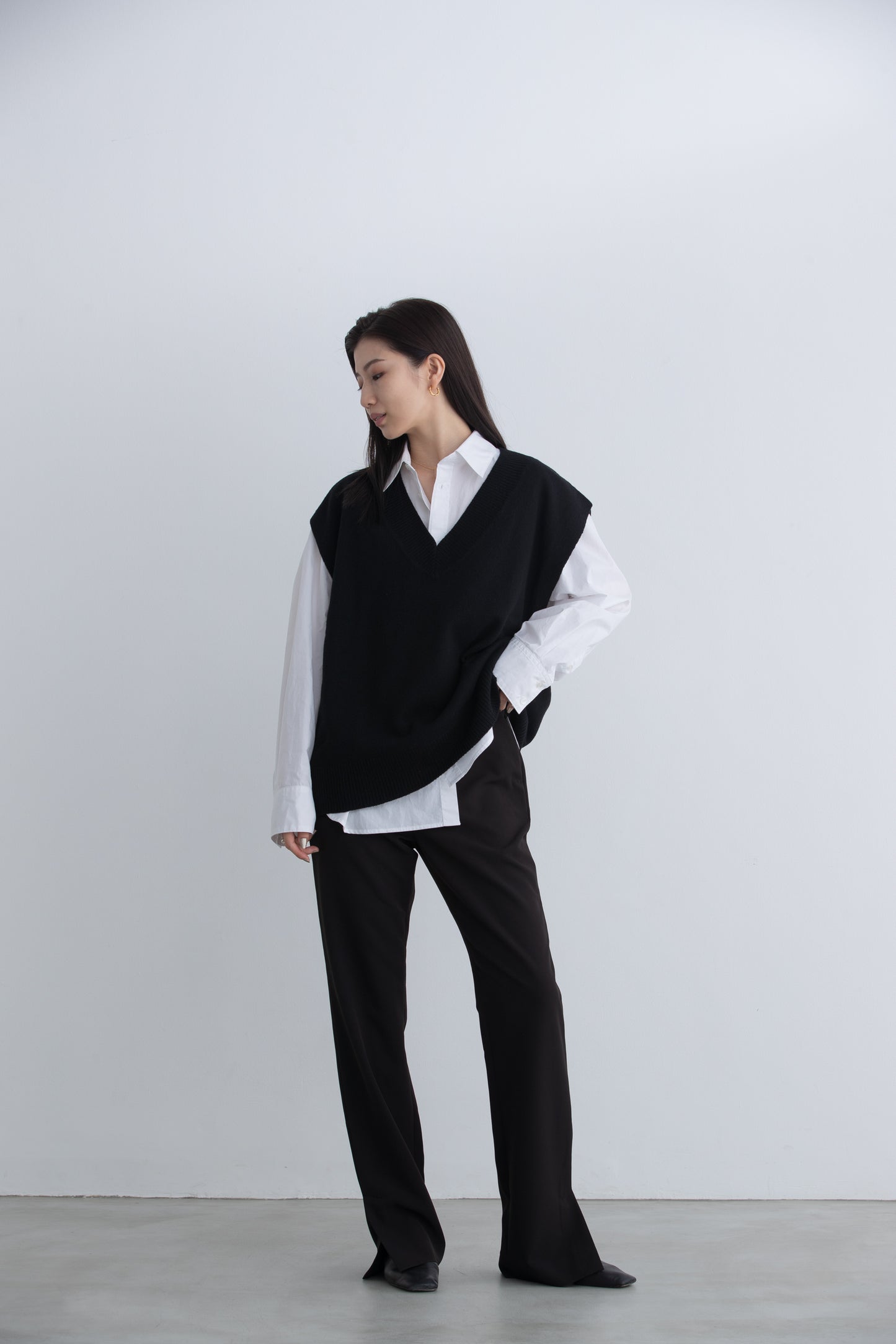V-NECK KNIT VEST