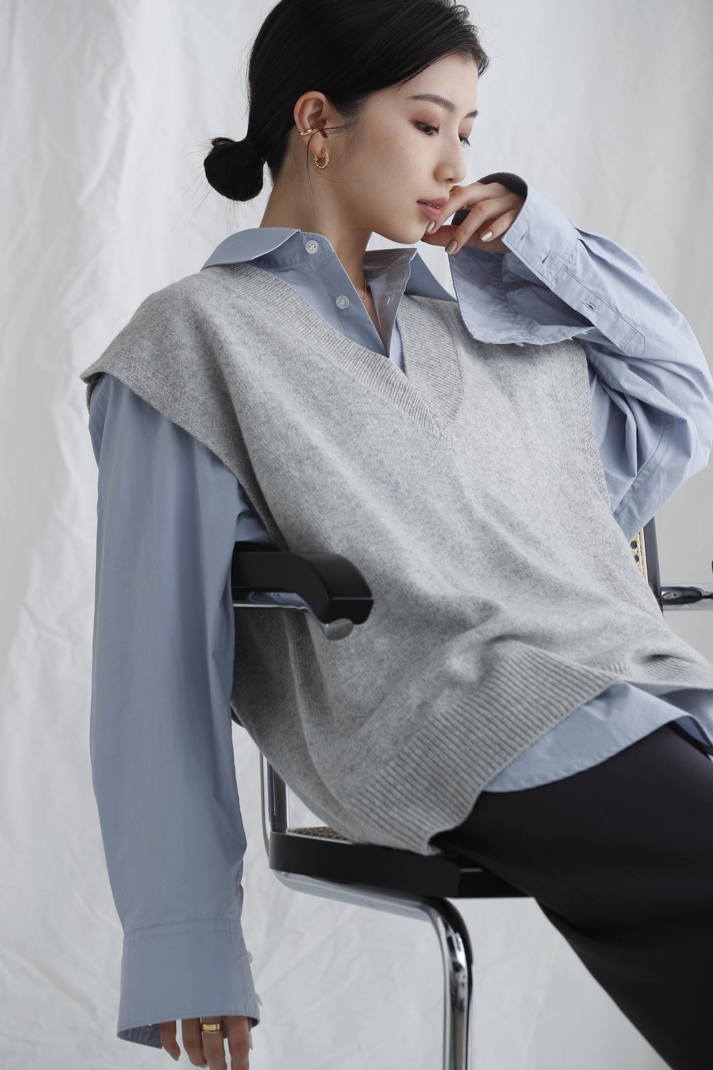 V-NECK KNIT VEST