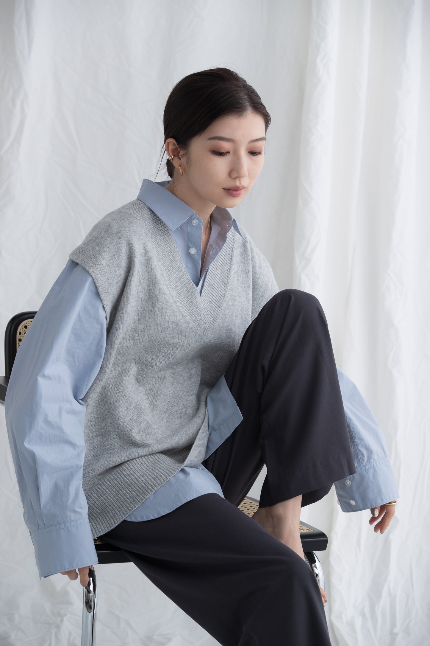 V-NECK KNIT VEST