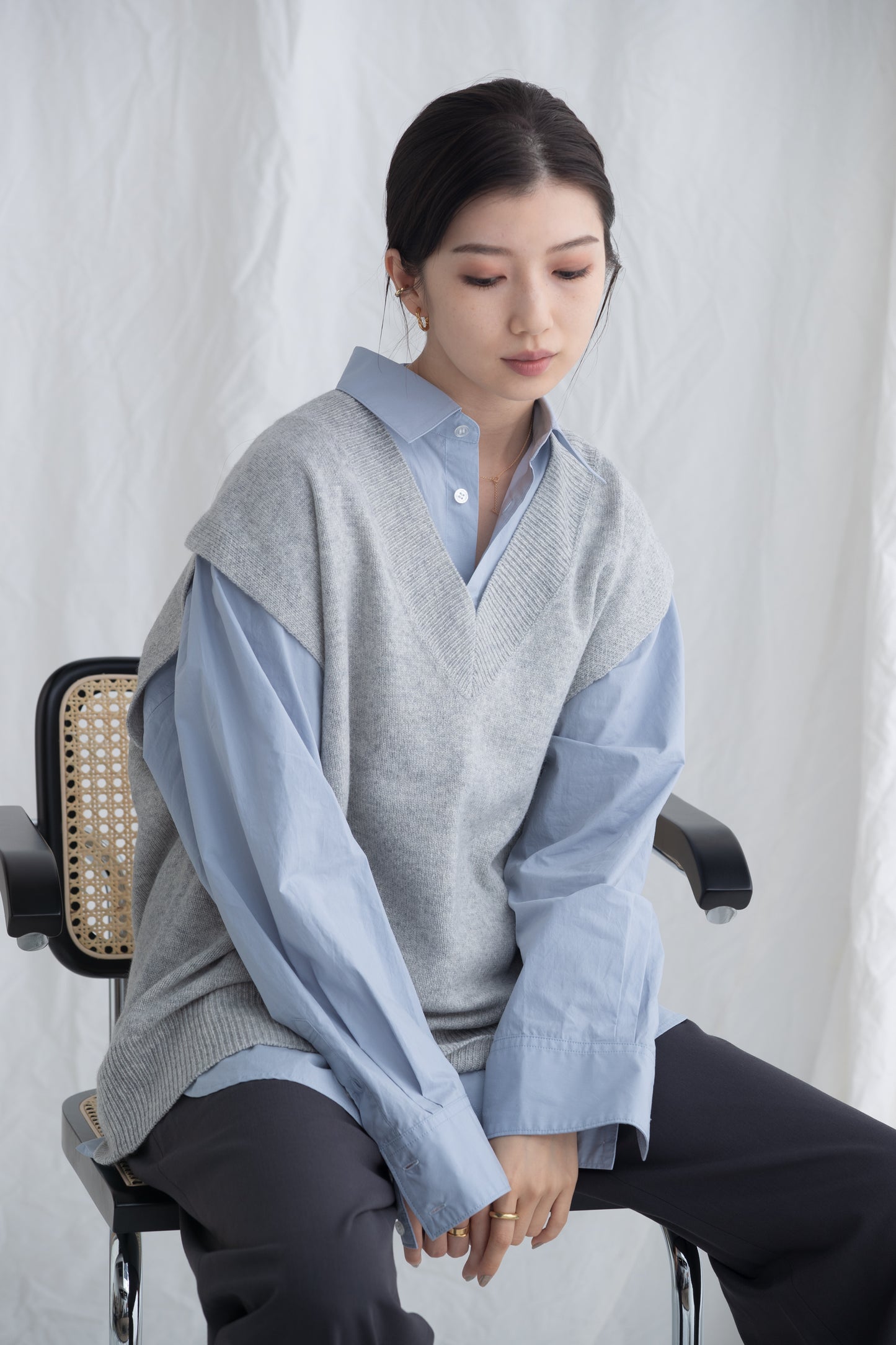 V-NECK KNIT VEST