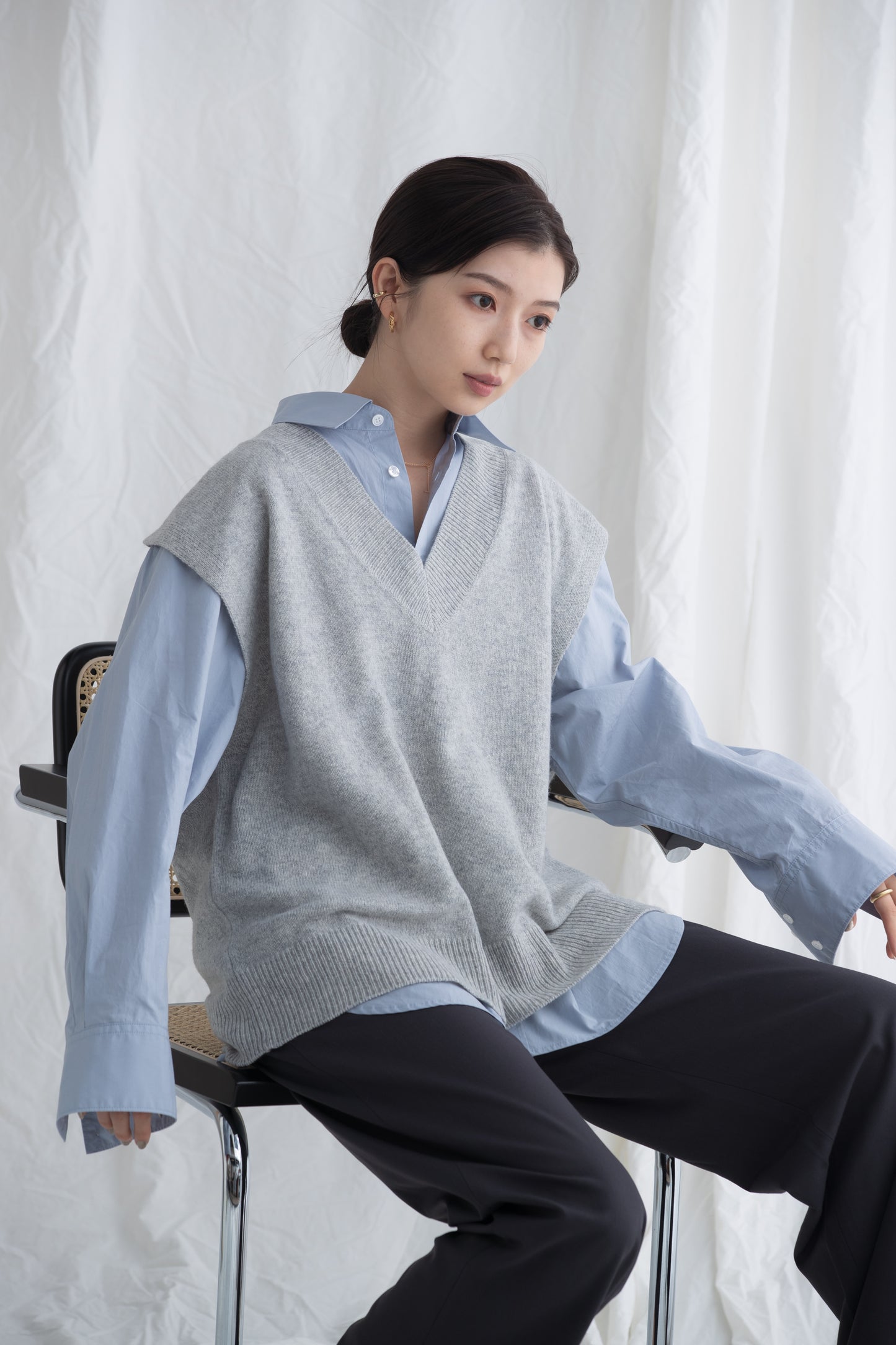 V-NECK KNIT VEST