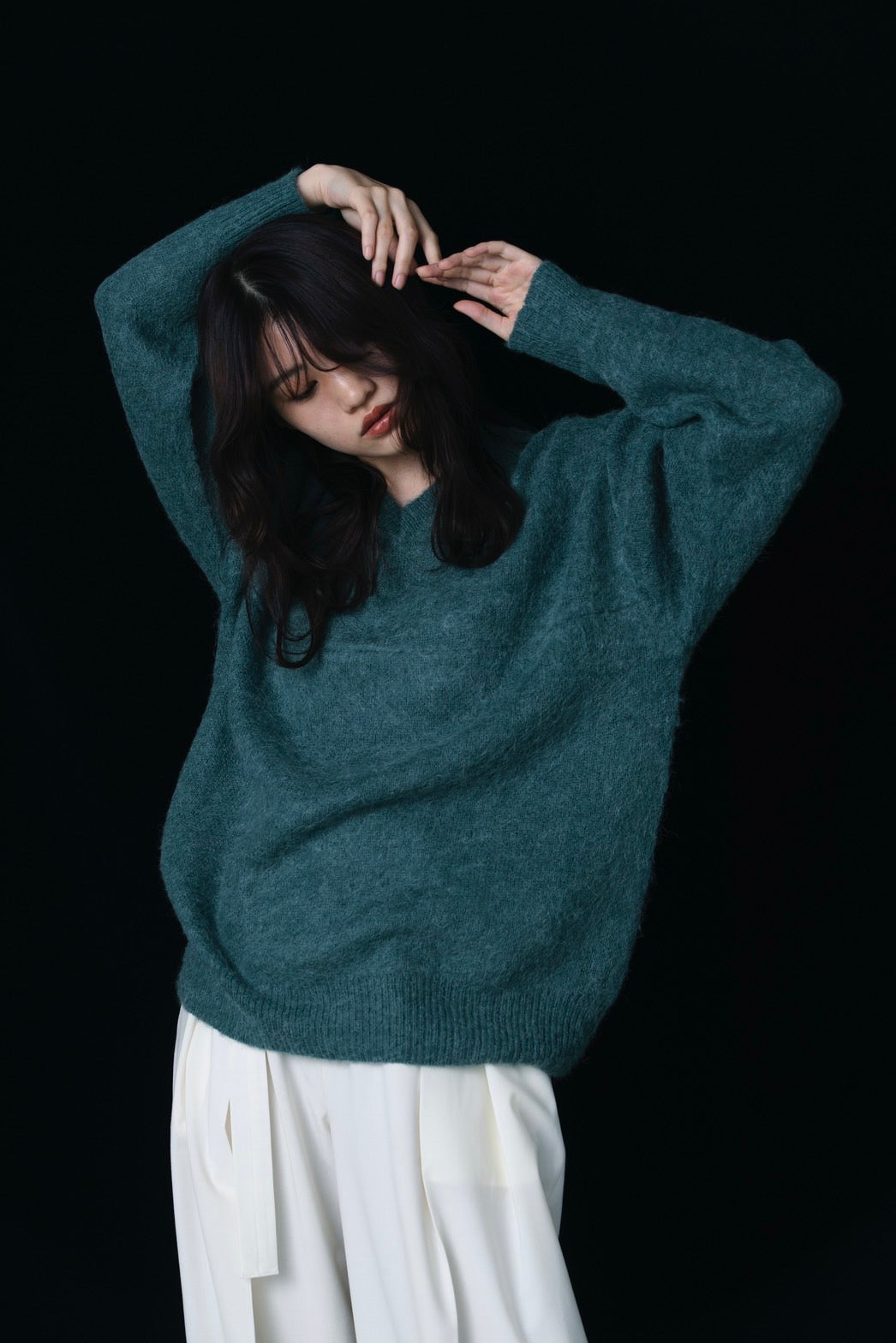 V-NECK OVERSIZED KNIT