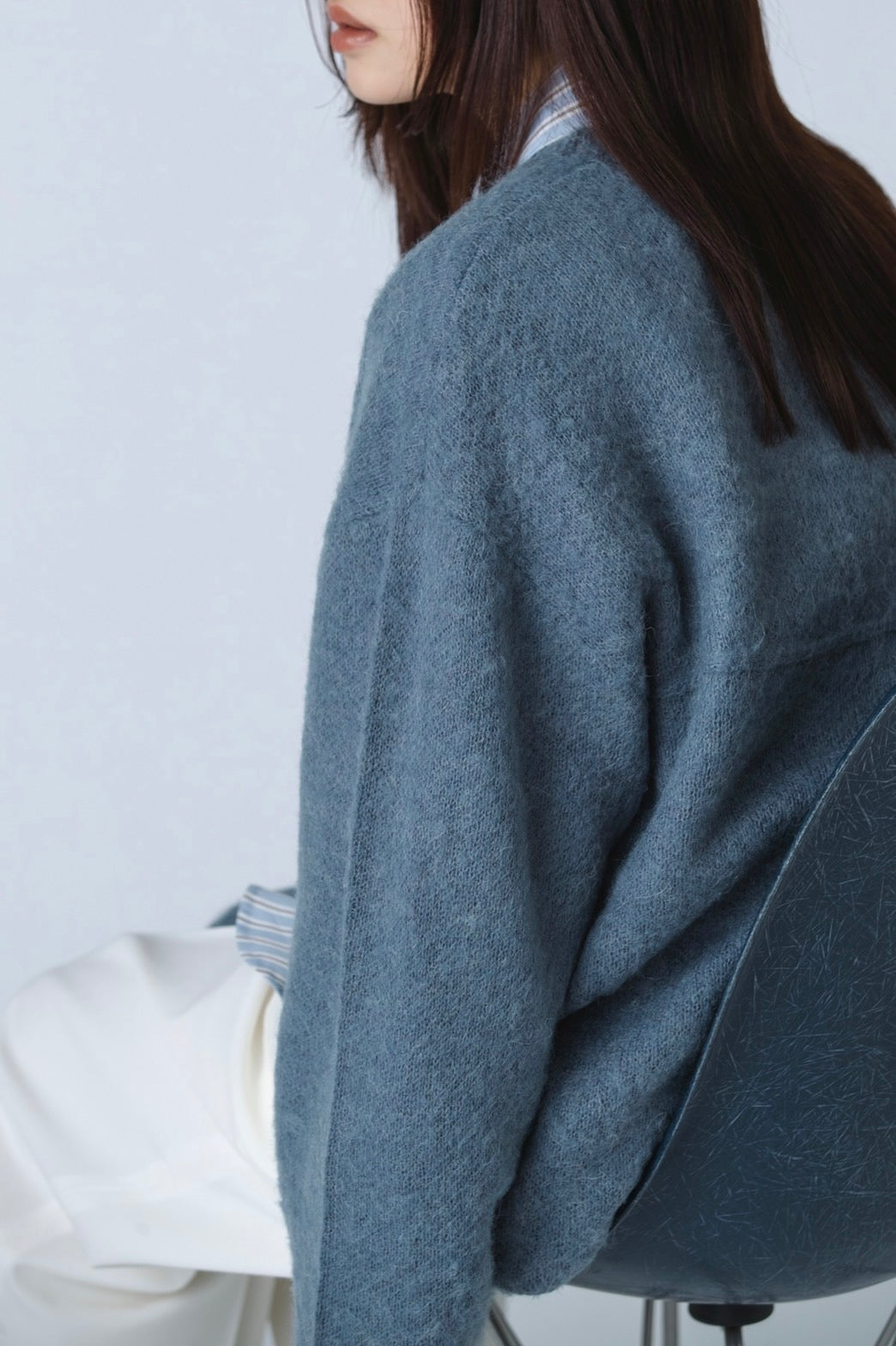 V-NECK OVERSIZED KNIT