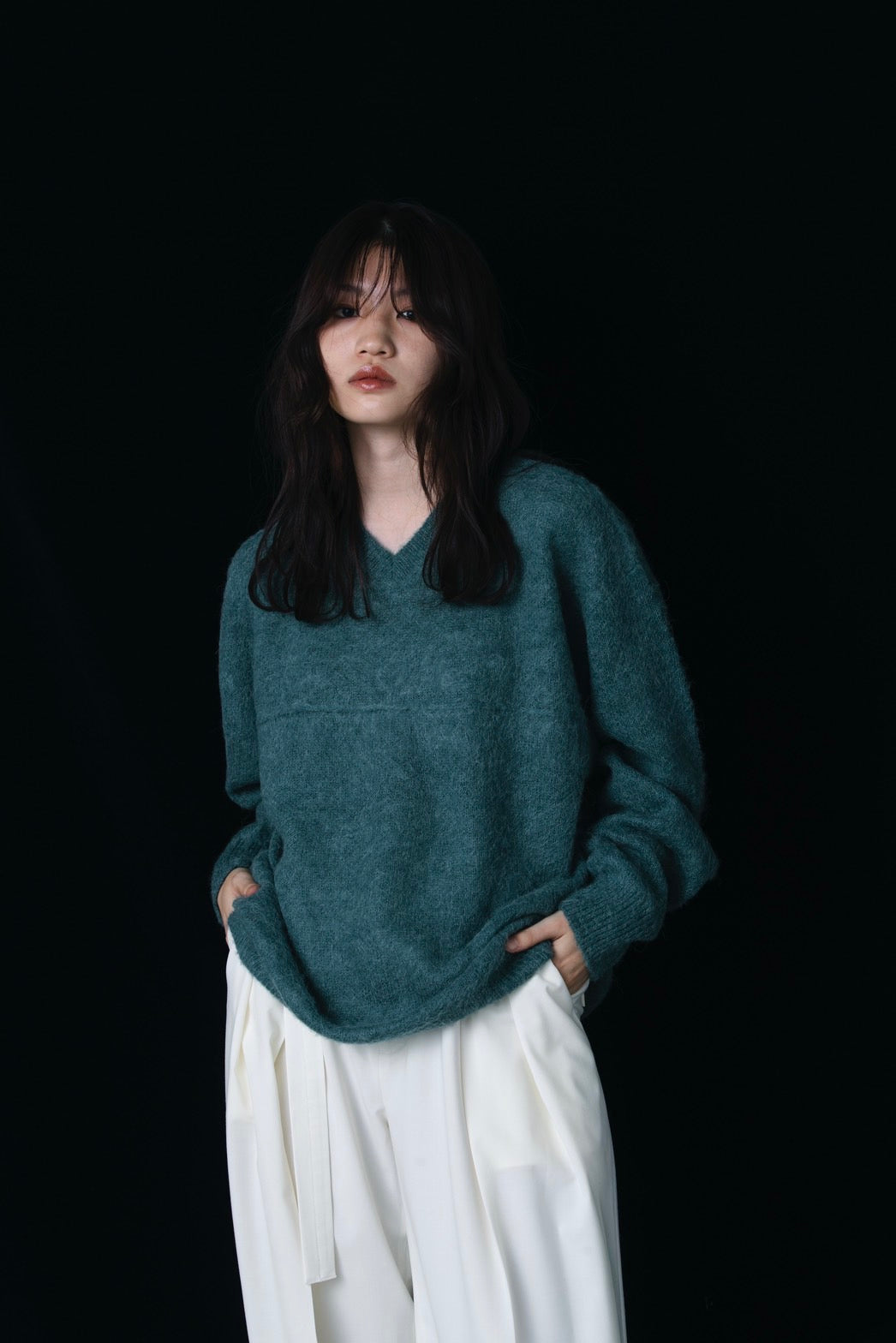 V-NECK OVERSIZED KNIT