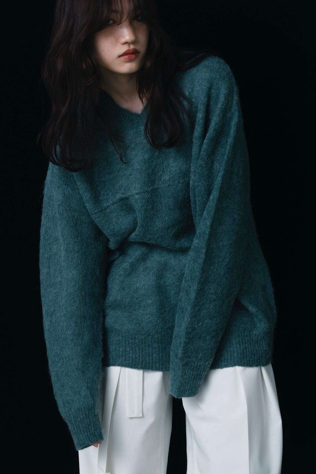 V-NECK OVERSIZED KNIT