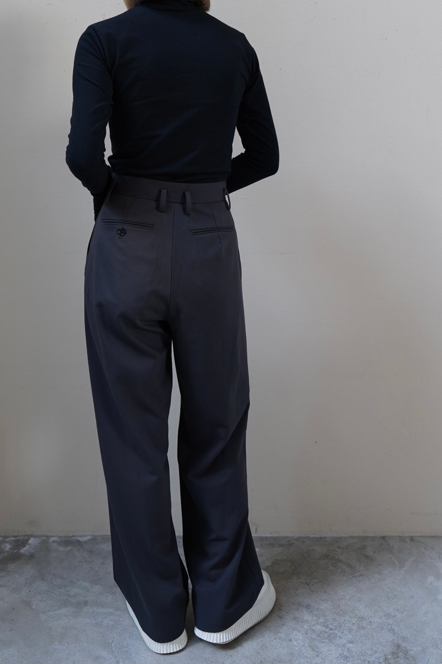 TUCK WIDE PANTS