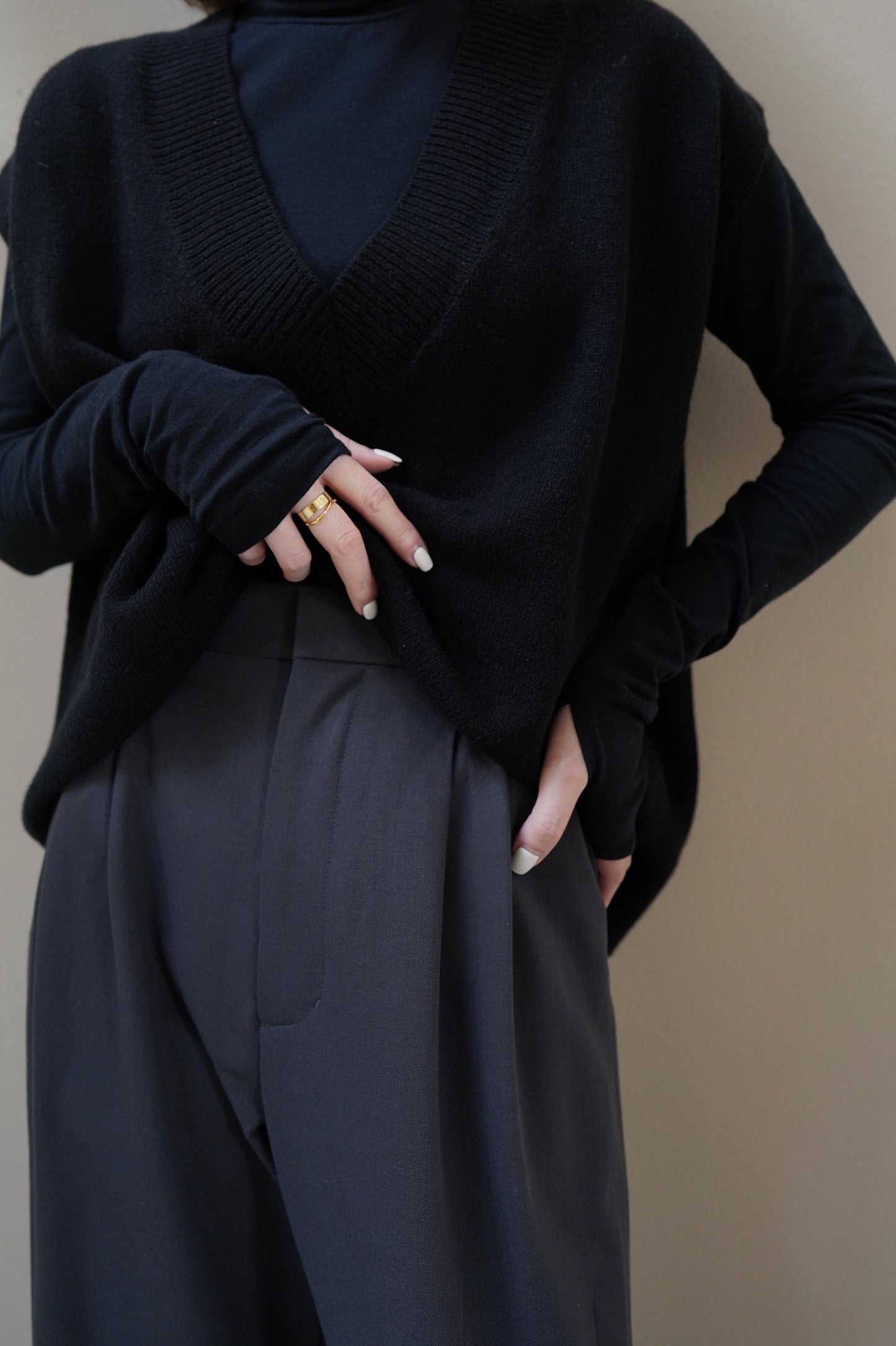 TUCK WIDE PANTS