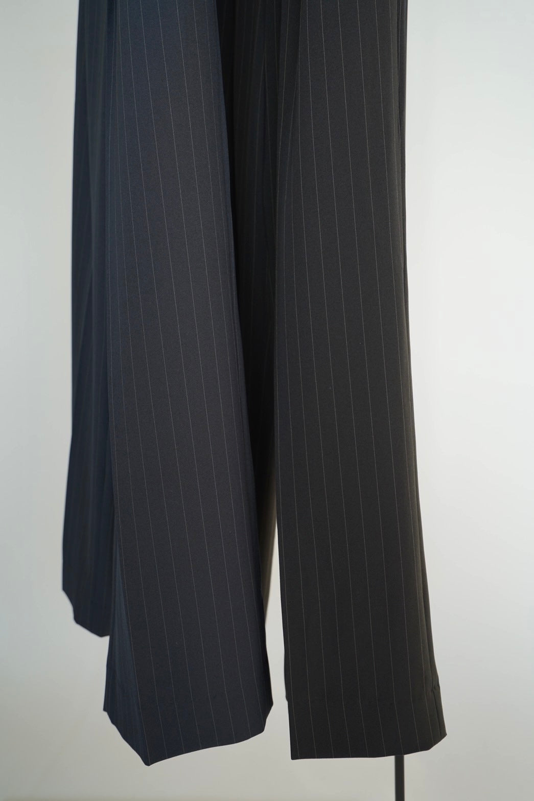 Stripe wide slacks - BLACK