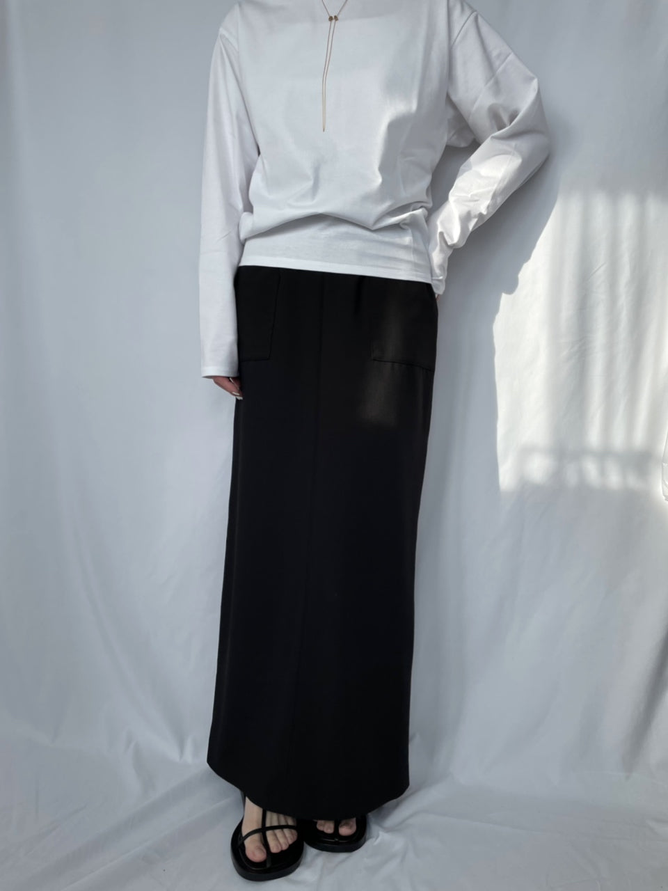 BACK SLIT LONG SKIRT